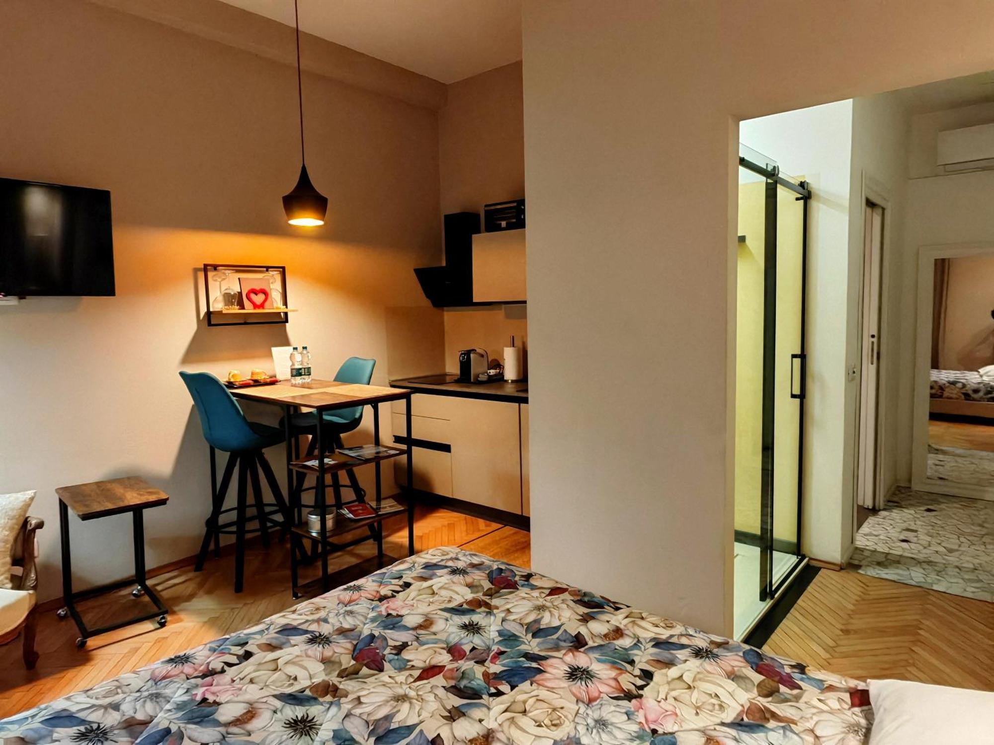 Parma Express Traveller'S Lodging Front Station Fs Parking Room photo